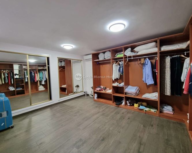 Image No.16-5 Bed Villa for sale