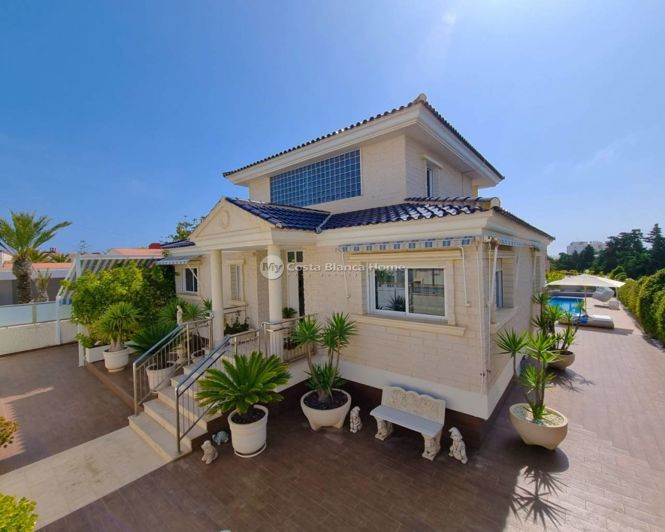 Image No.2-5 Bed Villa for sale