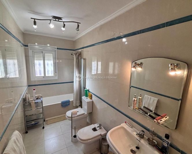 Image No.16-5 Bed Property for sale