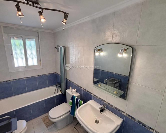 Image No.26-5 Bed Property for sale