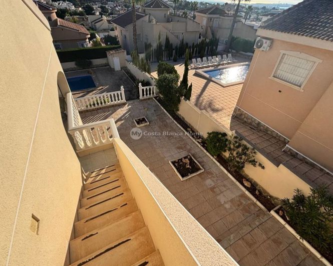 Image No.36-5 Bed Property for sale