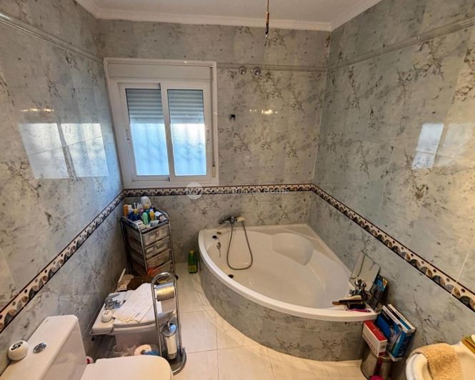 Image No.7-5 Bed Property for sale