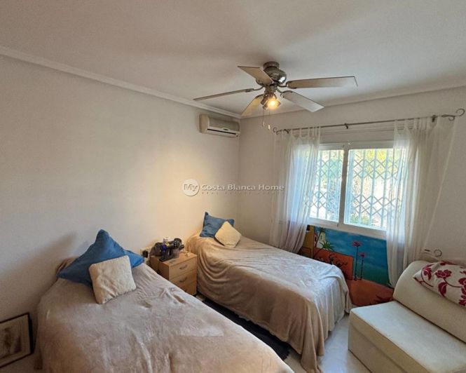 Image No.9-5 Bed Property for sale