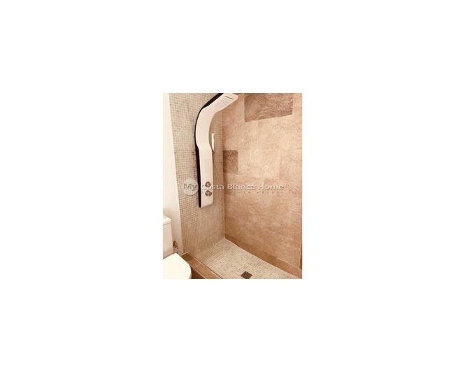 Image No.10-6 Bed Property for sale