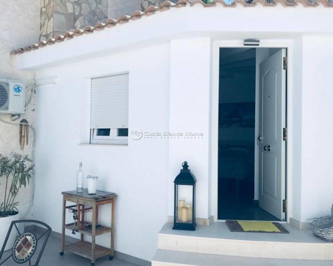 Image No.12-6 Bed Property for sale