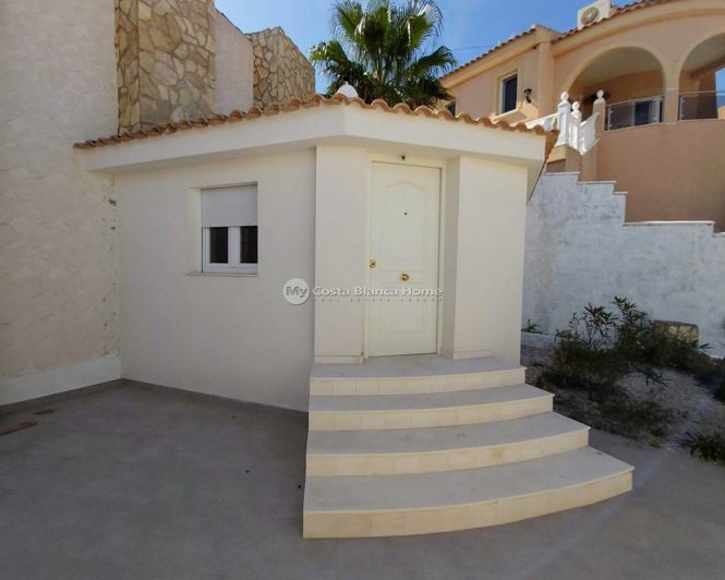 Image No.15-6 Bed Property for sale