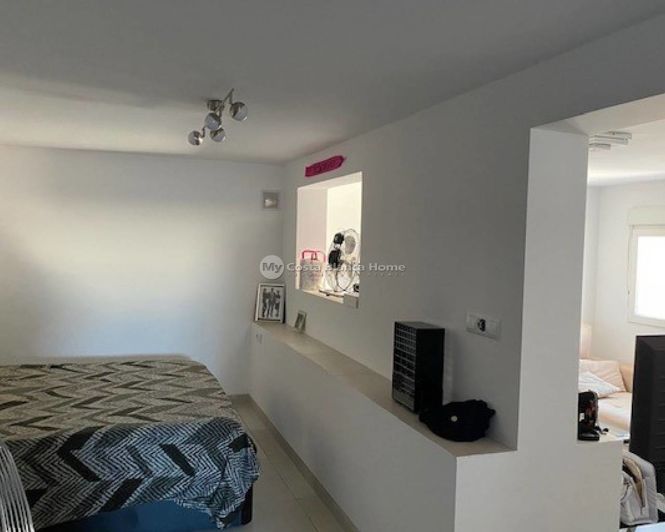 Image No.18-6 Bed Property for sale