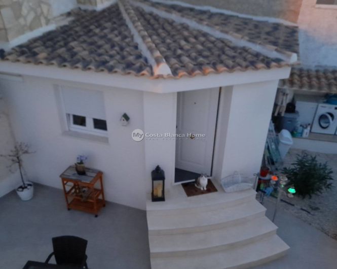 Image No.19-6 Bed Property for sale