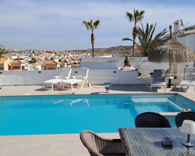 Image No.2-6 Bed Property for sale