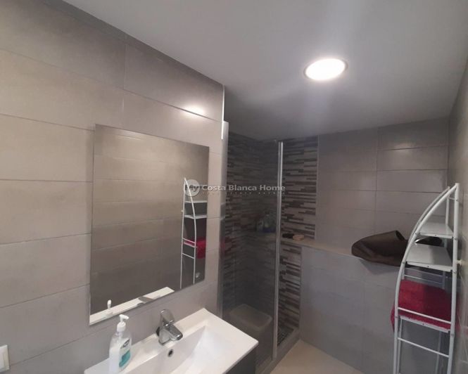 Image No.27-6 Bed Property for sale