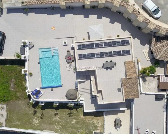 Image No.4-6 Bed Property for sale