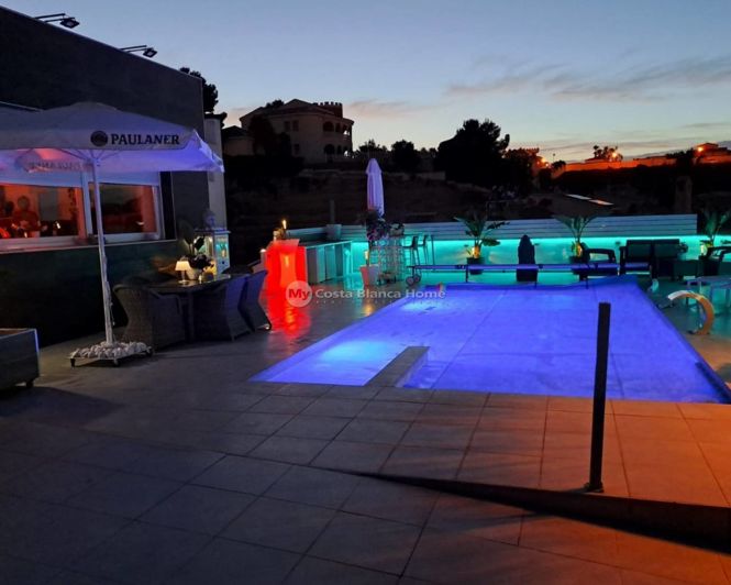 Image No.45-6 Bed Property for sale