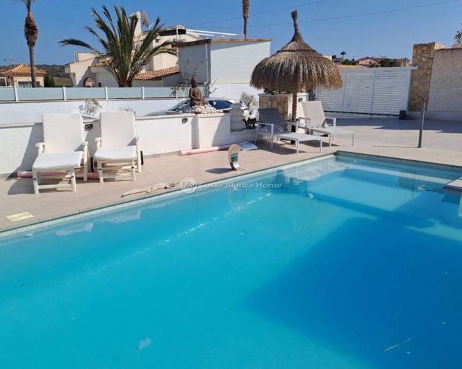 Image No.46-6 Bed Property for sale