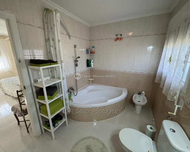 Image No.10-3 Bed Country House for sale