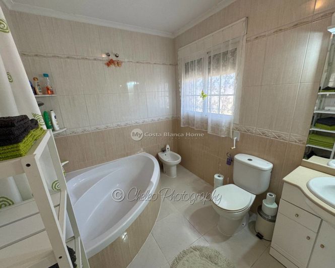 Image No.11-3 Bed Country House for sale