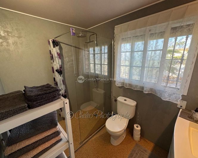 Image No.14-3 Bed Country House for sale