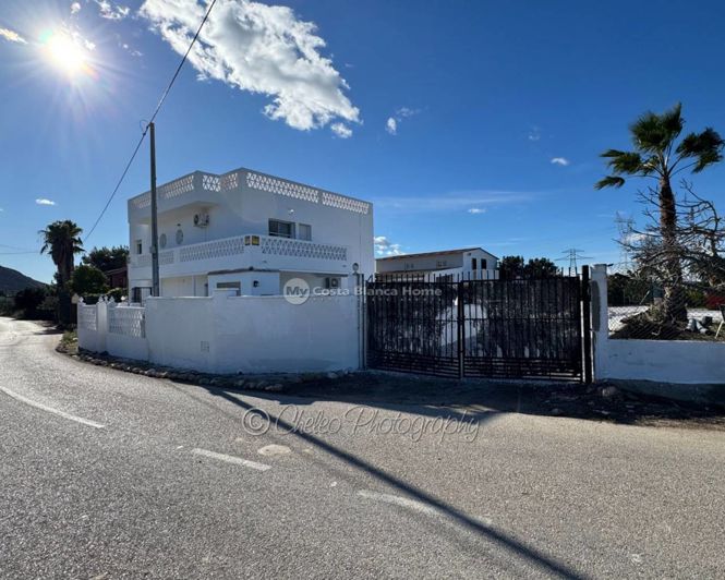 Image No.2-8 Bed Country House for sale