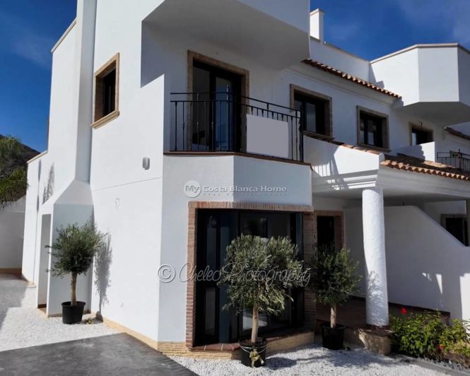 Image No.16-3 Bed Townhouse for sale