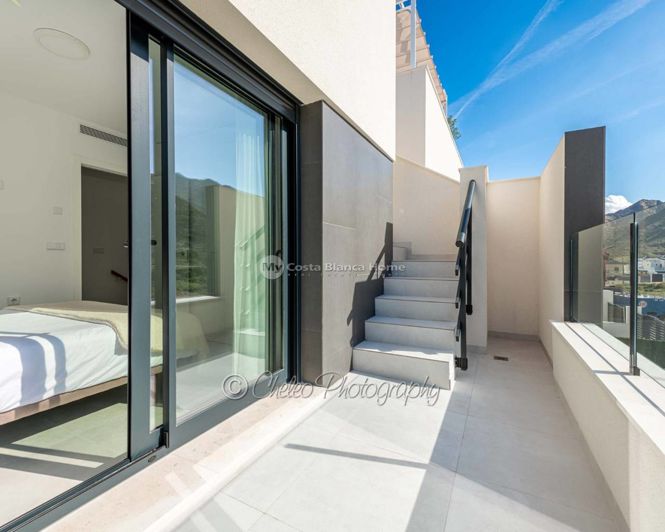 Image No.15-3 Bed Townhouse for sale