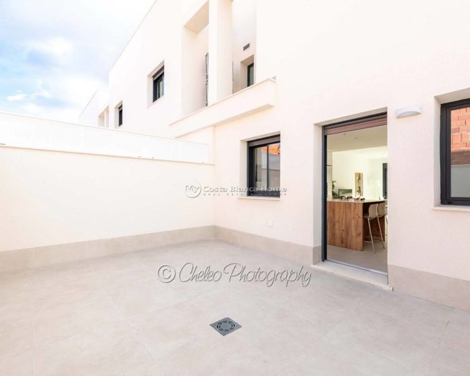 Image No.8-3 Bed Townhouse for sale