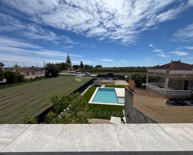 Image No.12-2 Bed Townhouse for sale