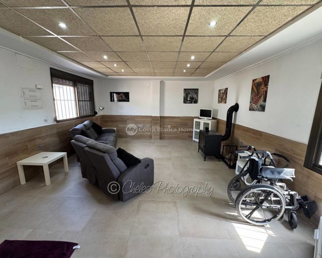 Image No.18-2 Bed Townhouse for sale