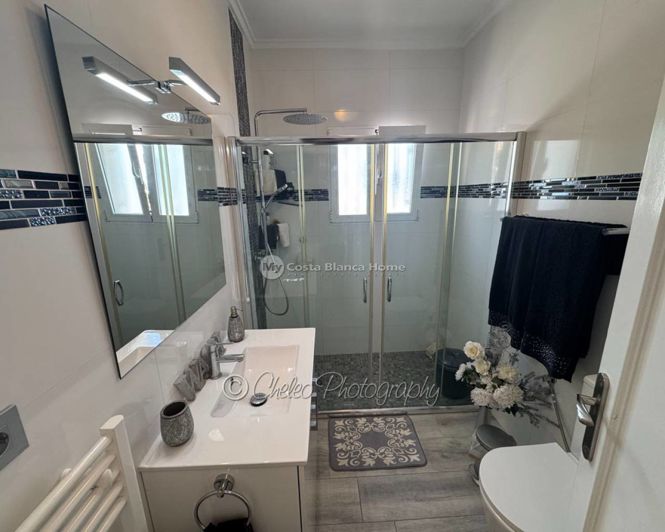 Image No.12-3 Bed Country House for sale
