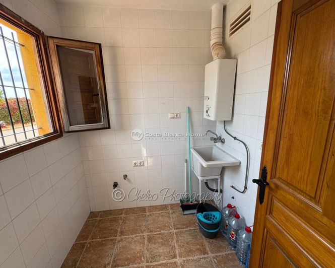 Image No.17-4 Bed Country House for sale