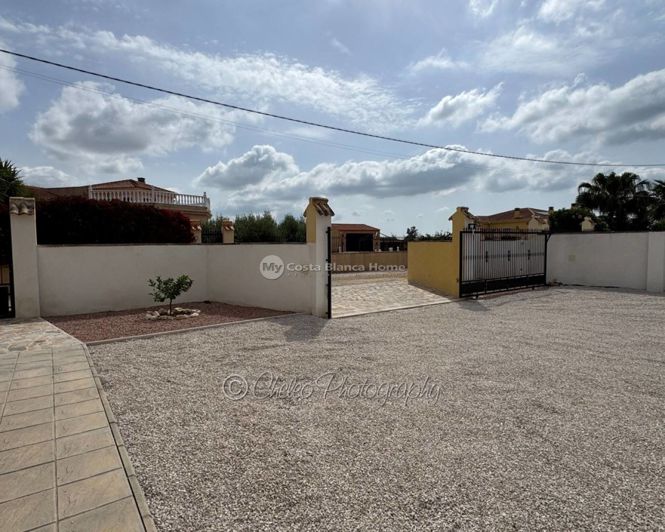 Image No.20-4 Bed Country House for sale