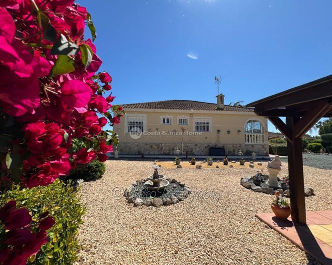 Image No.24-3 Bed Country House for sale