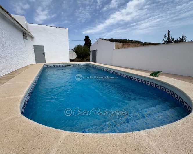 Image No.2-Maison de campagne de 3 chambres à vendre à Callosa de Segura