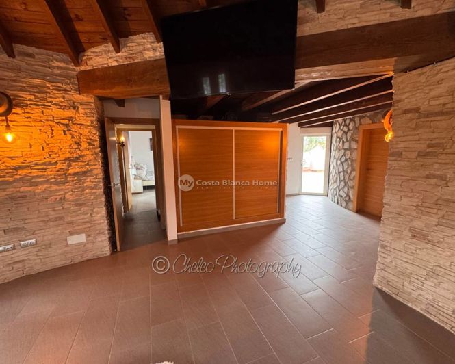 Image No.10-8 Bed Villa for sale