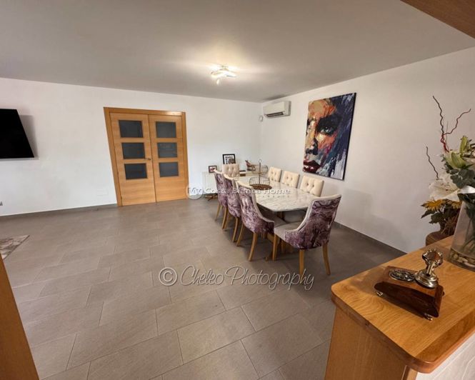 Image No.18-8 Bed Villa for sale
