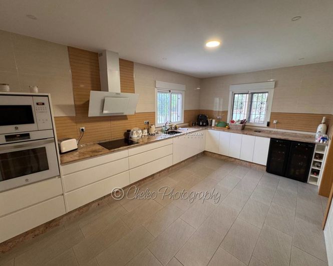 Image No.19-8 Bed Villa for sale