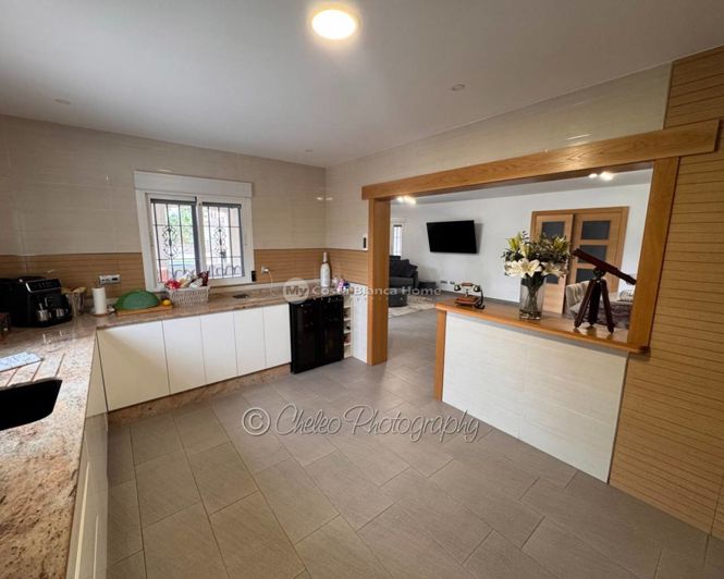 Image No.20-8 Bed Villa for sale