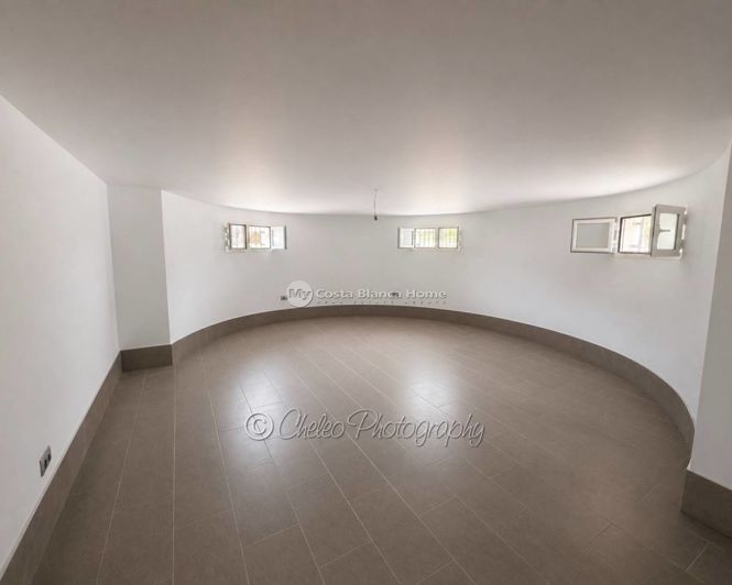 Image No.28-8 Bed Villa for sale