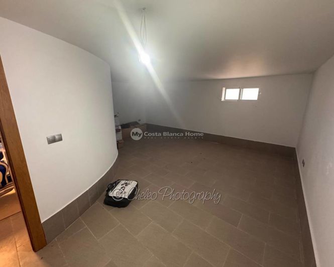 Image No.29-8 Bed Villa for sale