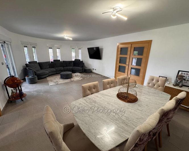 Image No.4-8 Bed Villa for sale