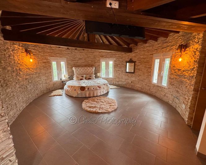 Image No.5-8 Bed Villa for sale