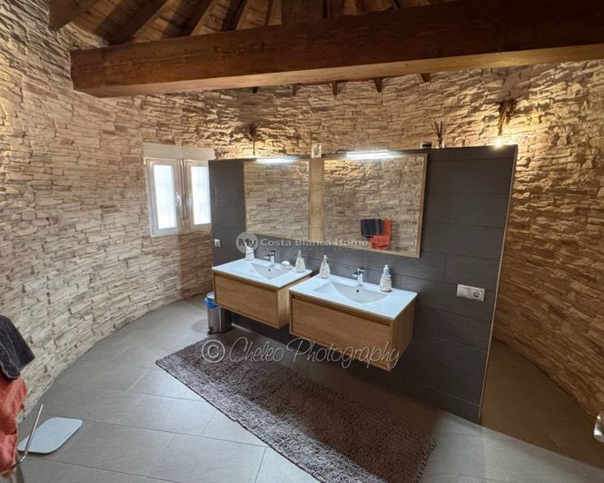 Image No.6-8 Bed Villa for sale