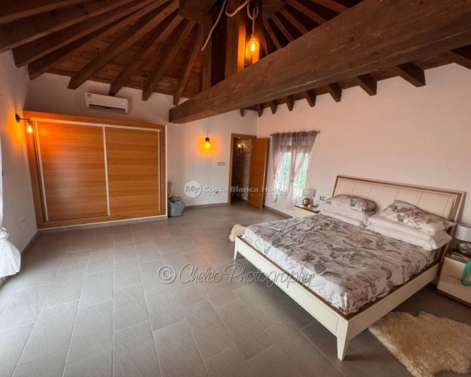 Image No.7-8 Bed Villa for sale