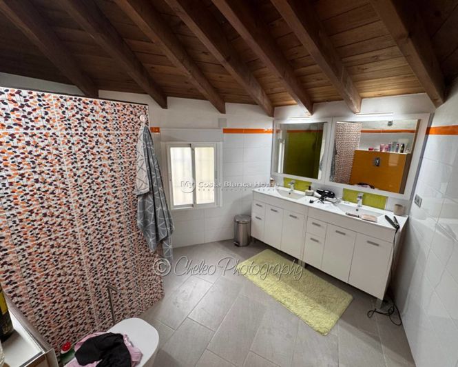 Image No.8-8 Bed Villa for sale