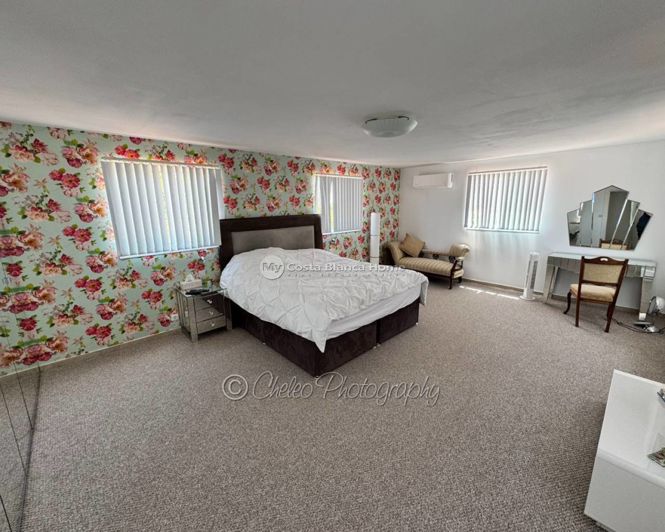 Image No.14-5 Bed Country House for sale