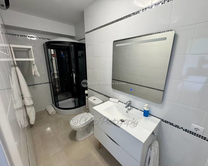 Image No.17-5 Bed Country House for sale