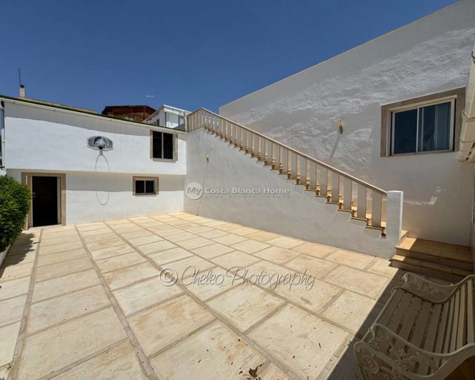 Image No.33-5 Bed Country House for sale