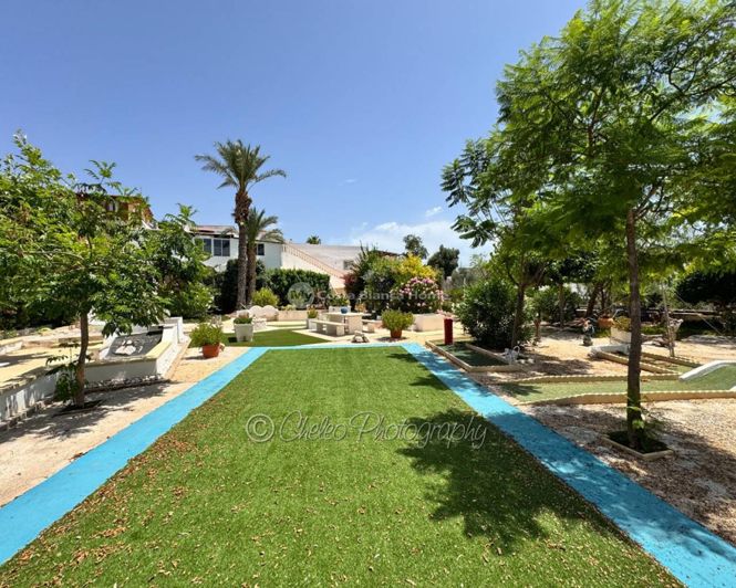 Image No.37-5 Bed Country House for sale
