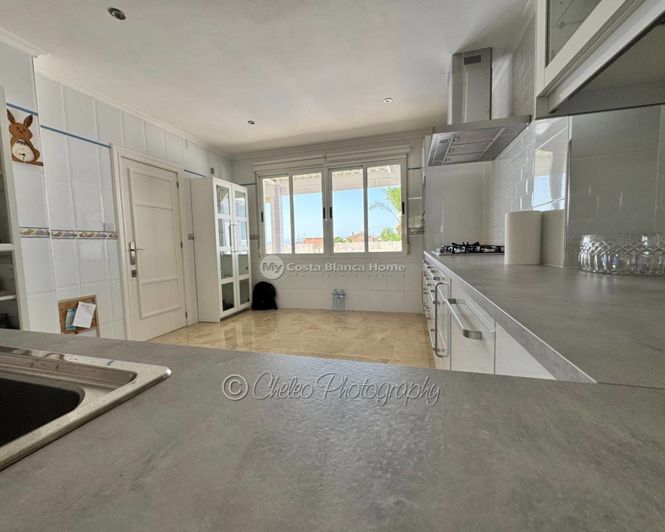 Image No.8-5 Bed Country House for sale