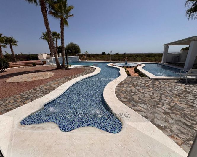 Image No.30-4 Bed Country House for sale