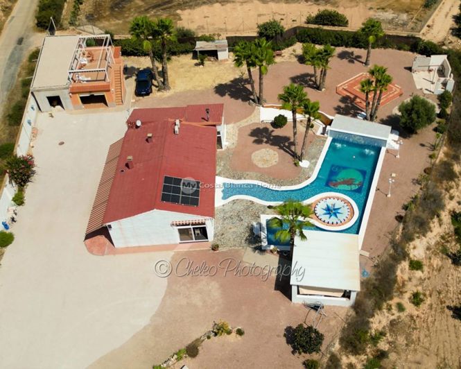 Image No.32-4 Bed Country House for sale