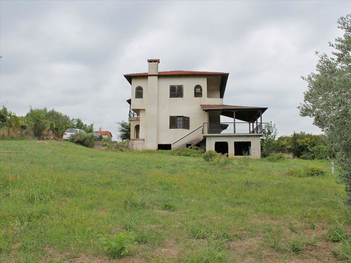 Image No.12-9 Bed Property for sale